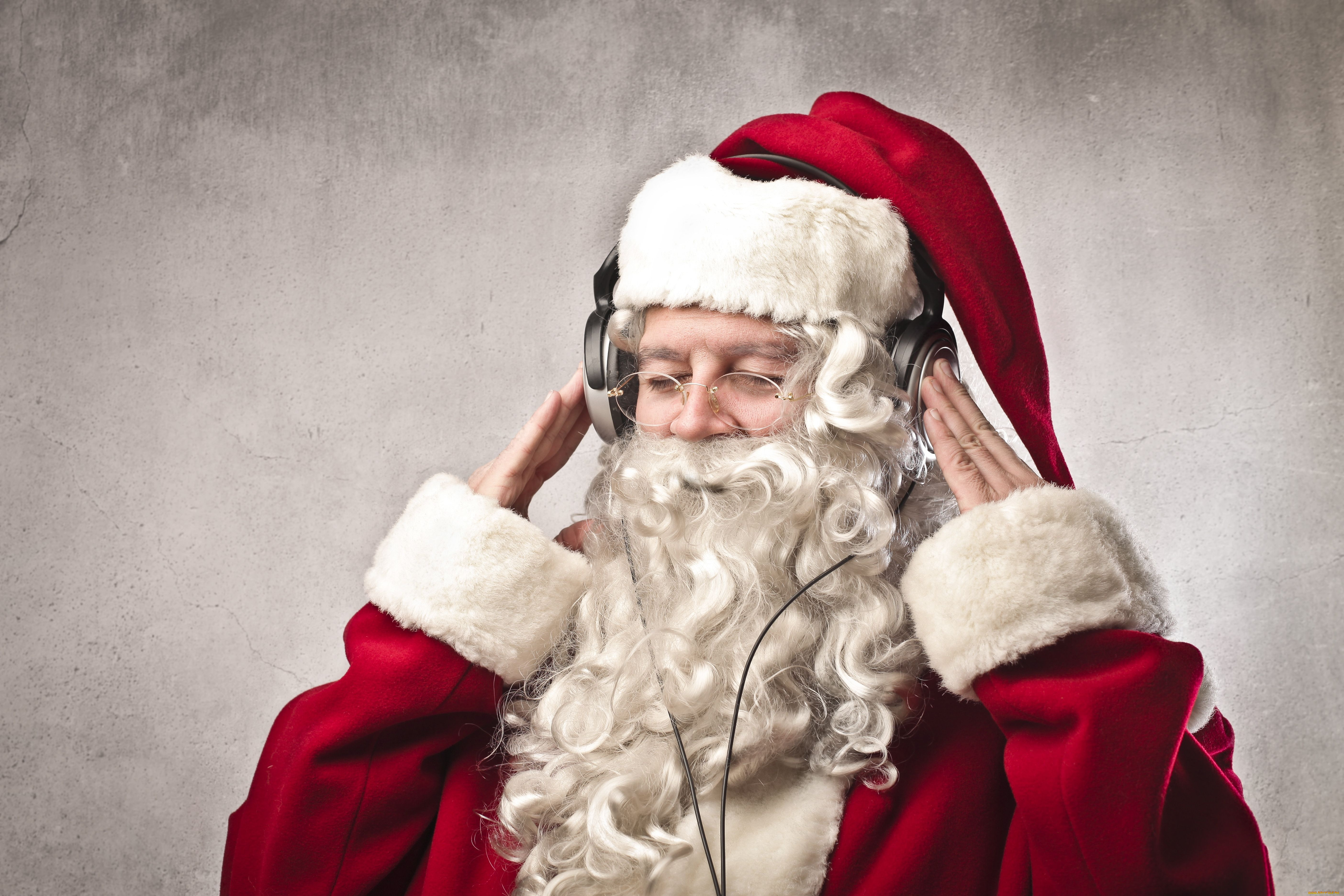 Новогодняя музыка плейлист. Дед Мороз. Современный дед Мороз. Новый год дед Мороз. Санта-Клаус.